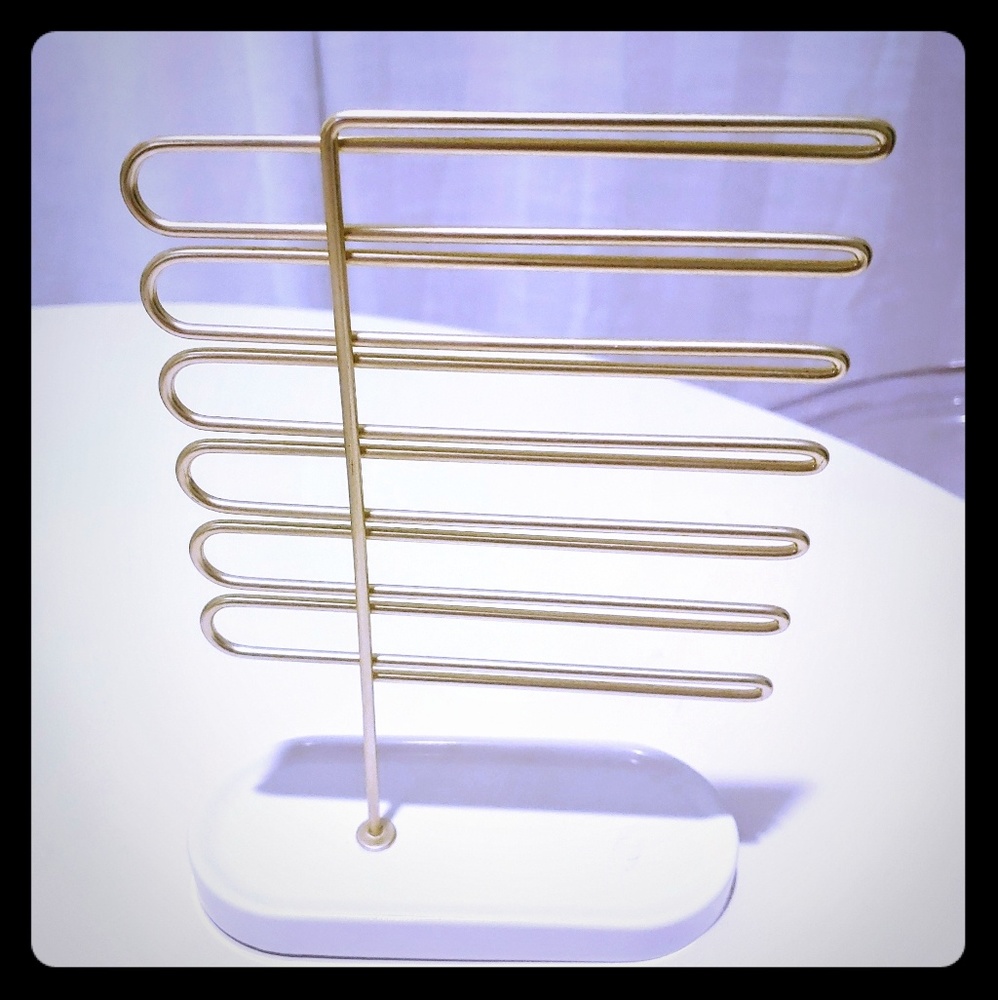 Umbra earring holder